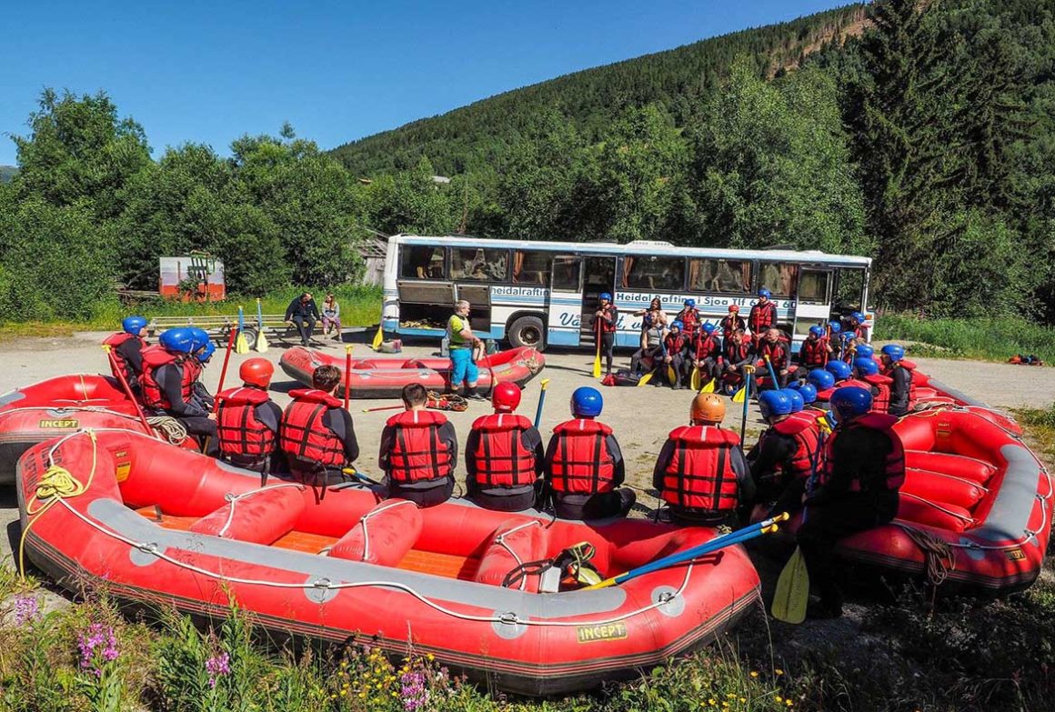 Everyone unloaded from the bus and we were given our paddles.